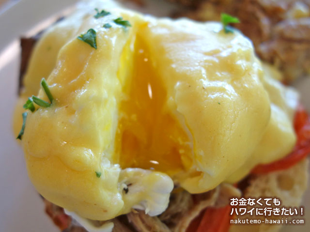 ベアフットビーチカフェは、ワイキキビーチ（ハワイ）沿いの絶景カフェ