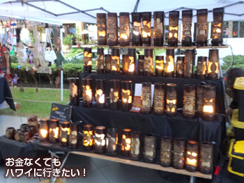 ワイキキファーマーズマーケットのハワイの伝統工芸のランプ